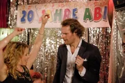 Anna (Diana Staehly) und Tom (Frank Maier) lassen es auf dem Klassentreffen richtig krachen.