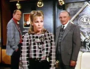 Jessicas Nichte Victoria (Genie Francis) ist, gemeinsam mit Aubrey Thornton (David Ogden Stiers, li.) und Larrys Bruder Myron (Bill Macy), eine der führenden Kräfte in der Werbeagentur von Larry Kinkaid.
