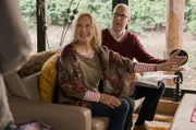 Die Gastgeber (Maren Kroymann und Gottfried Vollmer) erwarten wirklich nicht viel von ihrem Geflüchteten (im Anschnitt Mehmet Atesci), aber Integration ist doch nur dann akzeptabel, wenn sie auch die Ressentiments erfüllt.