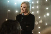 Lacher zum Zerbeißen - Maren Kroymann in der siebten Episode der Sketch-Comedy „Kroymann“ von Radio Bremen, SWR und NDR.