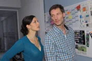 Alexander (Clemens Löhr) wird im Büro mal wieder von Katrin (Ulrike Frank) provoziert. Doch seine Gedanken drehen sich nicht um Katrin, sondern um Iris...