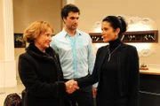 (v.l.n.r.) Tante Pilar (Aviva Joel); Konstantin (Moritz Tittel); Doris (Simone Ritscher)