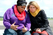 Aisha und Sabine (r) zeigen ihren Zorn.