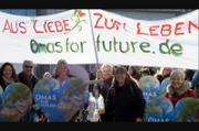Ziviler Ungehorsam ist eine kontroverse Form des Protests: Für die einen ist er ein öffentlicher Akt, der zur Stärkung der Demokratie beiträgt. Für die anderen verursacht er Schaden und Chaos.