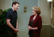 Josh (Mark Feuerstein, l.); Judy (Linda Lavin, r.)