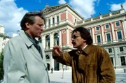 Günther Stein (Helmut Berger, r.) hat eine Auseinandersetzung mit Dr. Robert König (Florentin Groll, l.). Kurz danach wird Königs Tochter entführt ...