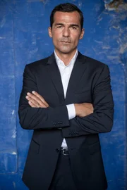 Mehmet Özakin (Erol Sander).