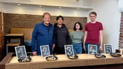 Geschmackstest: Björn Freitag (l.) lässt Aachener Studierende verschiedene vegane und vegetarische Bratwürste probieren.
