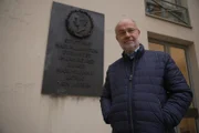 Harald Lesch auf den Spuren der Intelligenz: auf seiner Reise besucht er das Maximilianeum in München. Neben dem Bayerischen Landtag gibt es hier auch ein Studentenwohnheim für Stipendiaten. Ist es allein die Intelligenz, die zählt?