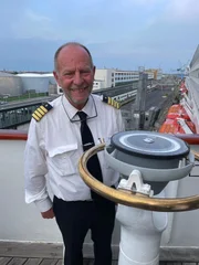Kapitän Morten Hansen auf der "Grand Lady" in Bremerhaven.