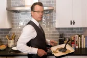Matthew Cotrell (Greg Kinnear)