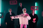 Auch um den § 219 - Beratung der Schwangeren in einer Not- und Konfliktlage geht es in der in der zehnten Folge der Sketch-Comedy "Kroymann" von Radio Bremen, SWR, NDR und WDR. (Mitte Maren Kroymann).