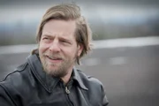 Lässt sie niemals unterkriegen: Mick (Henning Baum) ...