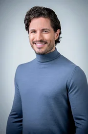 Sturm der Liebe - Die Telenovela zeigt in mehreren, miteinander verwobenen Handlungsfäden turbulente, spannende und romantische Geschichten rund um die Irrungen und Wirrungen von Freundschaft, Liebe und Familie am Fünf-Sterne-Hotel "Fürstenhof". - Im Bild: Milan Marcus (Tom Dammann). Sturm der Liebe - Die Telenovela zeigt in mehreren, miteinander verwobenen Handlungsfäden turbulente, spannende und romantische Geschichten rund um die Irrungen und Wirrungen von Freundschaft, Liebe und Familie am Fünf-Sterne-Hotel "Fürstenhof". - Im Bild: Milan Marcus (Tom Dammann).