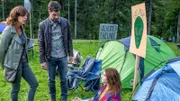 UFO-Alarm in den Bergen: Seit geraumer Zeit versammeln sich UFO-Spotter in Kitzbühel und erhoffen sich, dass Außerirdische endlich mit ihnen Kontakt aufnehmen. Am Morgen nach einer der Sichtungen wird eine Frau ermordet im Wald gefunden. Nina (Julia Cencig, l.) und Lukas (Jakob Seeböck, M.) ermitteln bei den UFO-Spottern und stoßen auf einen ehemaligen Professor für Astronomie.