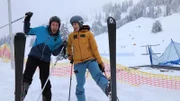 Skilehrerin Hanna bringt Checker Tobi das Skifahren bei.