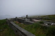 Die Grundmauern der Kirche St. Joseph von Merasheen, Neufundland, zeugen von der Zeit, bevor die Bevölkerung der Insel zwangsumgesiedelt wurde.