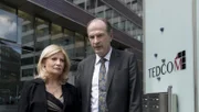 Isa von Brede (Sabine Postel, l.); Markus Gellert (Herbert Knaup, r.)