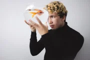 Maximilian Mundt hat den Catfish gefangen und schaut sich dessen Auswirkungen an.