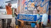Auf Spurensuche an der zerstörten Fischbude.