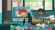 Taylor und Tommy sind voller Freude, als sie dem frisch angekommenen Marderbär-Weibchen Onyx begegnen.