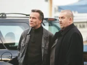 Die Hauptkommissare Max Ballauf (Klaus J. Behrendt, li) und Freddy Schenk (Dietmar Bär) kommen im Fall der ermordeten Autohausbesitzerin nicht weiter.