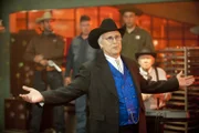 Ob das gut geht: Pierce (Chevy Chase) will alle zusammen zum Sieg führen und die Gruppe lässt sich darauf ein ...