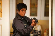 Talia Bishop (Afton Williamson) versucht, die Lage zu entschärfen.