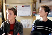 L-R: Malcolm (Frankie Muniz), Reese (Justin Berfield).