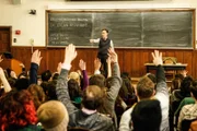Der erfolgreiche Autor und ehemalige CIA-Agent Dr. Dylan Reinhart (Alan Cumming) gibt Kurse über psychopathisches Verhalten an der Universität. Mit seinem Wissen kann er nicht nur den Studenten behilflich sein ...