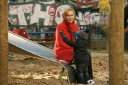 L-R: Bella Jung (Andrea Sawatzki), Tom (Milo Maximilian Gabelmann)