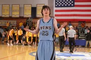 Wie hat er das nur geschafft? Axl (Charlie McDermott) datet seit Neuestem die hübsche und quasi perfekte Cheerleaderin Morgan ...