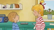 Conni zeigt Jakob ihr selbstgemaltes Buch.