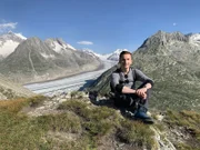 Auch er schmilzt in Rekordzeit: Der Aletschgletscher in der Schweiz. "PUR+"- Moderator Eric Mayer will wissen, wie es um die Gletscher weltweit bestellt ist.