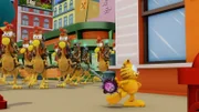 König Glorm will mit seinen Zöger- und Zauder-Strahlen die Welt erobern. Nur Garfield scheint dagegen immun zu sein...
