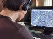 Detailliert geplanter Betrug: Täter vor Ort werden meistens von Kollegen im Callcenter unterstützt.