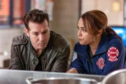 Antonio Dawson (Jon Seda), Gabriella Dawson (Monica Raymund) +++ Die Verwendung des sendungsbezogenen Materials ist nur mit dem Hinweis und Verlinkung auf RTL+ gestattet.