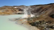 In heißen Schlammquellen treten viele Mineralien an die Oberfläche, wie hier am Vulkan Krafla.