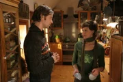 Haben kurz vor Weihnachten Beziehungsstress: Sören (Matthias Schloo, l.) will sich endlich mit seiner Freundin Merle (Lavinia Wilson, r.) versöhnen.