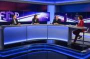 Zu Gast bei Moderatorin Sandra Maischberger (r.): v.l.n.r. Dagmar Rosenfeld (Herausgeberin von Media Pioneer), Laura Kipfelsberger (Journalistin), Giovanni di Lorenzo (Chefredakteur der Wochenzeitung Die Zeit).
