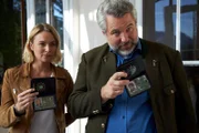 Kommissarin Eva Winter (Vanessa Eckart) und Kommissar Anton Stadler (Dieter Fischer) ermitteln im Umfeld des ermordeten Parfümeurs Herbert Graf.