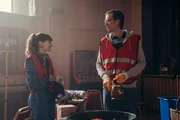 Die ungeahnte Freundschaft zwischen Lady Gabby (Eleanor Tomlinson) und Greg (Stephen Merchant) wird immer stärker. Mit seiner rechtlichen Expertise will Gabby das exklusivste Musikfestival aller Zeiten auf die Beine stellen.