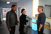Simones (Tatjana Clasing) schlechtes Gewissen steigert sich ins Unermessliche, als Richard (Silvan-Pierre Leirich) und sie von Jennys Zusammenbruch erfahren. Rechts Ingo (André Dietz)