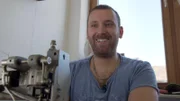 Der gebürtige Frankfurter Daniel Altstadt hat die Sattlerwerkstatt mit seiner Frau Sandra gegründet.