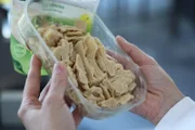 Pflanzliche Fleischersatzprodukte haben oft noch Luft nach oben in puncto Geschmack und Aussehen.