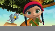 Wissper - Gertie steckt fest - Gertie liebt es, schnell wie der Wind durch die Savanne zu rennen. Doch diesmal steht ein Baum im Weg und Gerties Kopf bleibt in einem Papageien-Nest hängen. Piepsinchen wurde von der Papageienmama beauftragt, das Nest aufzuräumen. Nun muss sie hilflos mit ansehen, wie es bei Gerties Befreiungsaktion zu Bruch geht. Doch Wissper weiß, wer den Papageien in Nullkommanichts ein neues Nest bauen kann.