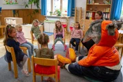 TanzTapir macht ein Praktikum im Kindergarten.