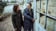 Frederike Bader (Marie Leuenberger) und Ferdinand Zankl (Michael Ostrowski) bei der Detektivarbeit.