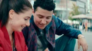 Die Geschwister Yara (l, Aysima Ergün) und Nader (Youness Aabbaz) sind nach seiner Entlassung wieder vereint.