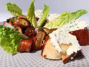 Butterbreze Deluxe mit Brezen-Schwammerl-Salat.